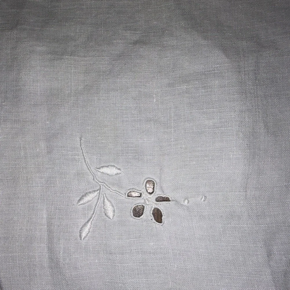 Vintage Madeira Cutwork Linen Tablecloth Floral Urn Scalloped Edge
